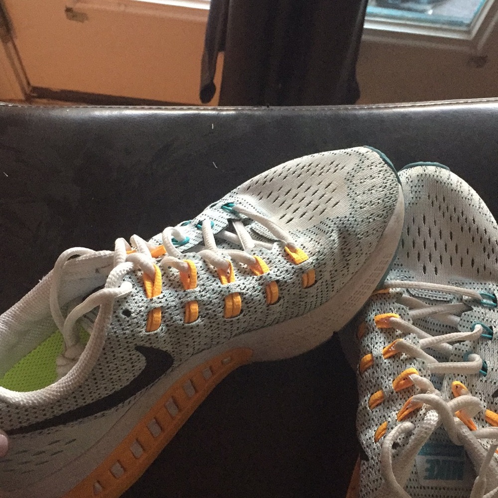 Nike structures size 8